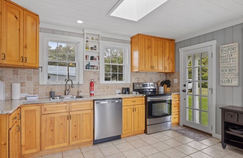 Gloucester House | Harolds House-Sound Front/Pet Friendly with Dock