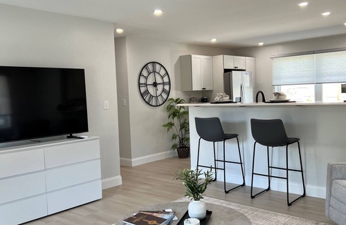 Evansville House | Harrison Place - Located on Evansville's Eastside