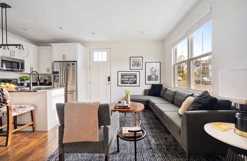 Chestnut Hill Apartment | Hart Suite 10 by AvantStay | Gorgeous Town House w/Modern Amenities!