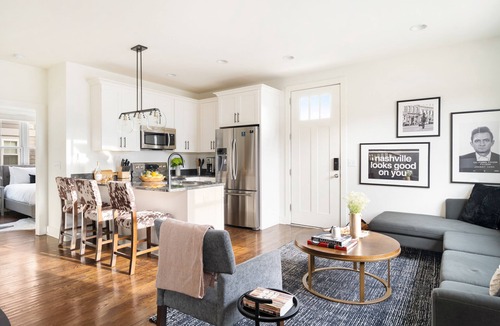 Chestnut Hill Apartment | Hart Suite 3 by AvantStay | Gorgeous Town House w/Modern Amenities!