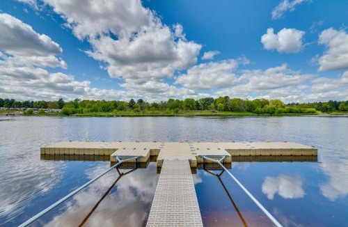 Neillsville House | Hatfield Family Home on Lake Arbutus: Boat & Hike