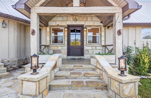 Mountain View House | Hell Creek Lodge ~ sleeps 26 near town on 150 acres