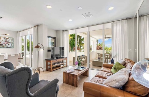 Deerfield Beach Apartment | Hemingway 3 Bedroom Condo 2 Blocks from the Beach