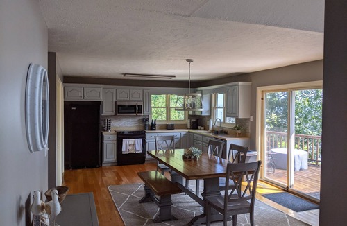 Big Sandy House | Hidden Shores Lakeside Retreat on KY Lake☼Kayaks, Rec Room, Fire Pit Wifi WFH