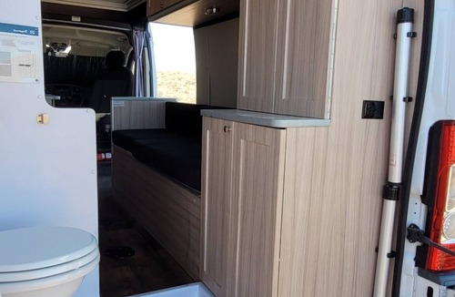 Holbrook RV Rental | High desert camper with the South having views of the Petrified Forest