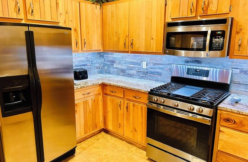 Krakow House | High end 4-bedroom countryside home in Shawano, WI. 2,800 sqft and spacious!