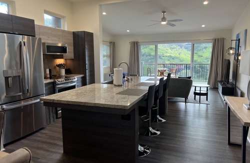 Moanalua House | HILLSIDE PERFECTION: MODERN HOME "A", OVERLOOKING GOLF COURSE, NEAR PEARL HARBOR