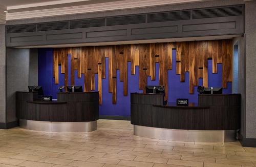 Country Club Plaza Area Hotel | Hilton Kansas City Country Club Plaza