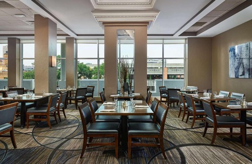 Country Club Plaza Area Hotel | Hilton Kansas City Country Club Plaza