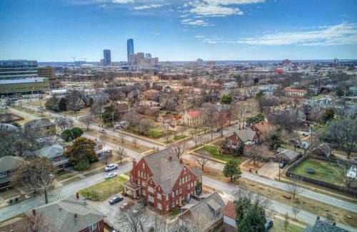 Lincoln Terrace Apartment | Historic 1920s Brick Beauty in Medical District