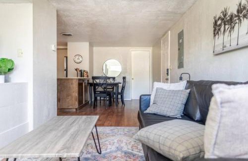 Lincoln Terrace Apartment | Historic 1920s Brick Beauty in Medical District