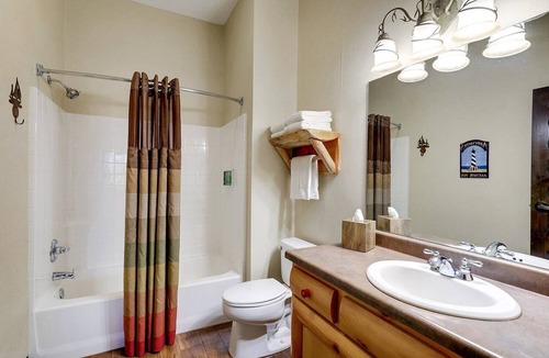 Moline Hotel | Historic District w/Shops and dining | 2.5 mi to Village of East Davenport