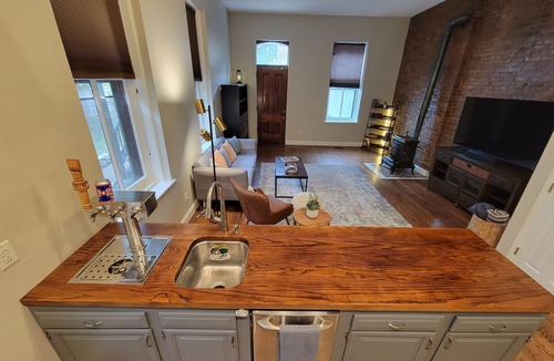 Lafayette Square Apartment | Historic Gem In Lafayette Square. 5 Minutes to Downtown!