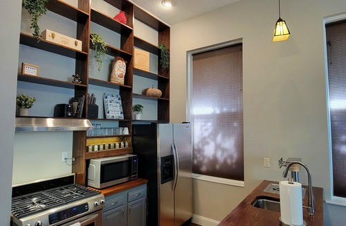 Lafayette Square Apartment | Historic Gem In Lafayette Square. 5 Minutes to Downtown!