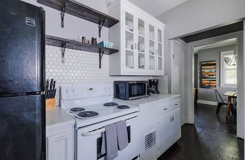 Hillsboro West End House | Historic Nashville Hideaway - Sleeps 9!