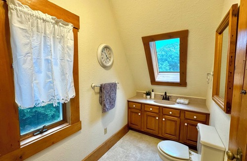 Adrian House | Historical House of 7 Gables. 3-bedroom/4 beds, sleeps up to 8