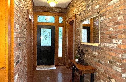 Adrian House | Historical House of 7 Gables. 3-bedroom/4 beds, sleeps up to 8