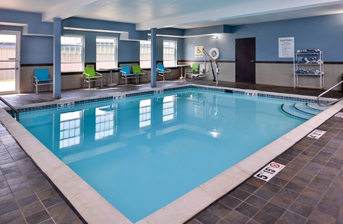 North Kansas City Hotel | Holiday Inn Express & Suites North Kansas City, an IHG Hotel