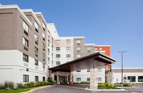 Roseville Hotel | Holiday Inn Express Roseville-St. Paul by IHG