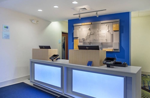 Lebanon Hotel | Holiday Inn Express & Suites Lebanon, an IHG Hotel