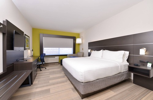 Lee's Summit Hotel | Holiday Inn Express & Suites Kansas City - Lee's Summit by IHG