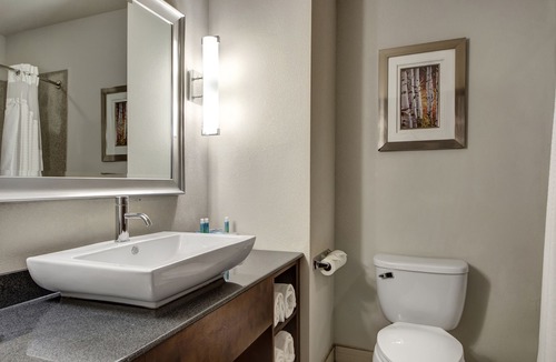 Oklahoma City Hotel | Holiday Inn Express & Suites Oklahoma City North by IHG