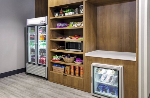 Quincy Hotel | Holiday Inn Quincy East by IHG