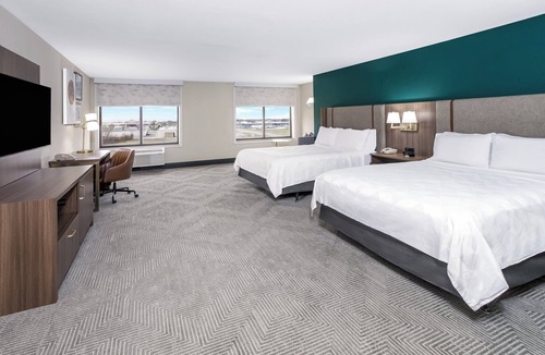 Quincy Hotel | Holiday Inn Quincy East by IHG