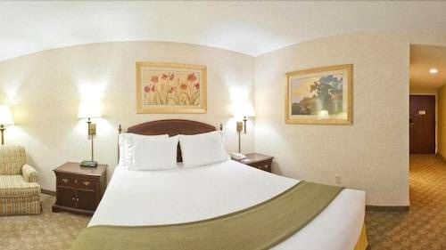 Hendersonville Hotel | Holiday Inn Express Nashville-Hendersonville, an IHG Hotel