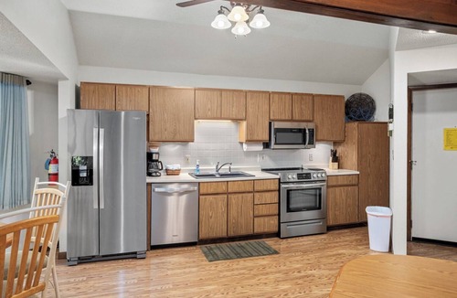 Osage Beach Villa | Holiday Shores 17 - Three Bedroom Villa, Sleeps 8
