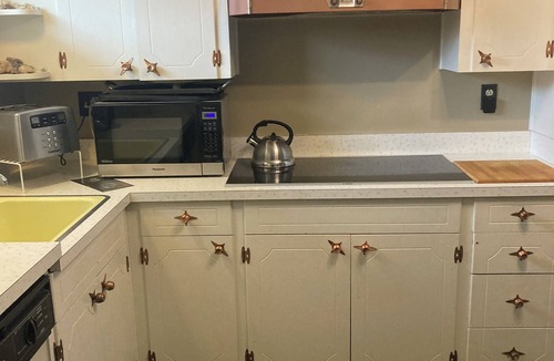 Kansas City House | Home near Netherlands base camp and 15 min. From chiefs stadium and shopping.