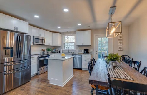 Hendersonville House | Home Sweet Hillsdale, Near Nash and the LAKE!