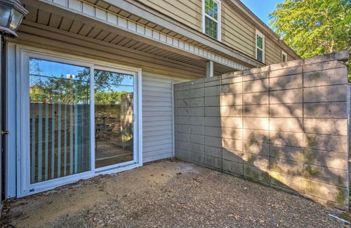 Capital View Apartment | Homey 2BR Queen Beds in Little Rock! Ideal Location with AC, WIFI