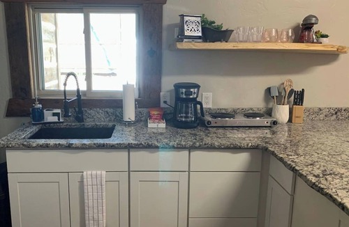 Hot Springs Cabin | Honeymoon Hideaway at Fox Pass Cabins
