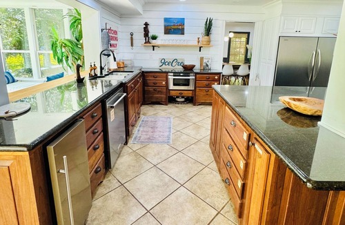 Monroe House | Horton House SLEEPS 16, no pets or unapproved parties