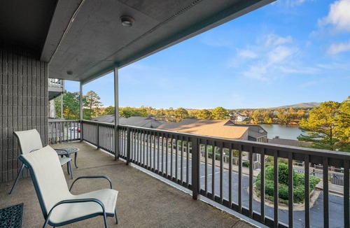 Lake Hamilton Condo | Hot Springs Vacation Rental w/Game Room!
