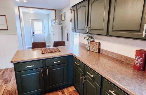 Mineral Point House | Hot Tub+Game Room-The Hangout XL