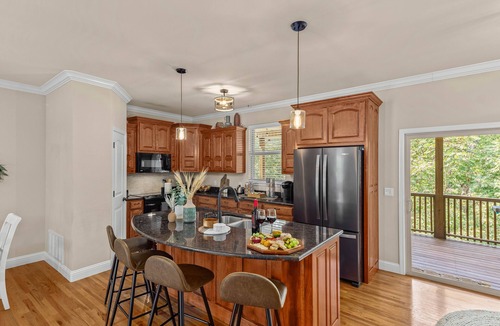 Rogers House | Hot Tub, Lake Access, Firepit, Mins to Hobbs, War Eagle, MTB, DT Rogers +EV
