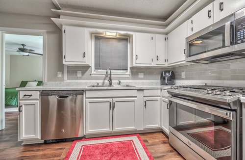 South Kansas City House | House for Family or Group w/En Suite Master + W/D