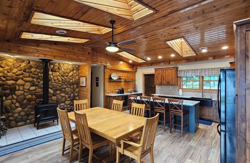 Neillsville House | House ON Lake Arbutus with private dock and game room