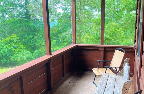 Mena Cabin | "If you're never at home and always alone, this Cabin is for you!" .Willie