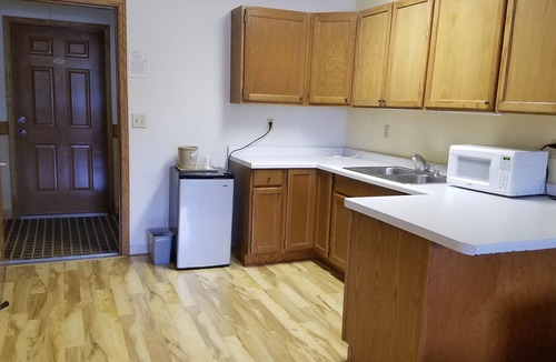 Friendship Hotel | Inn of the Pines