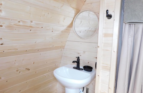 Eureka Springs Cottage | Iris Hill Glamping -"Ted" pod - 5th night FREE