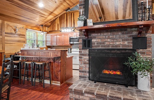 Dover Cabin | June DISCOUNT in affect! Don't Miss out.