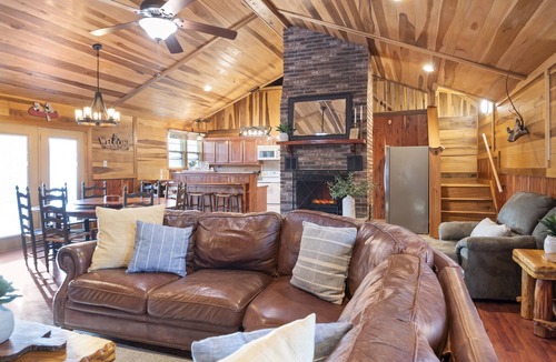 Dover Cabin | June DISCOUNT in affect! Don't Miss out.