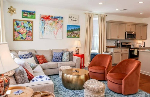 Oxford House | Just Peachy | Best Playoff Weekend Rate