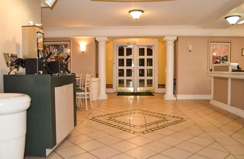 Texarkana Apartment | King Bed Accessible Non-Smoking