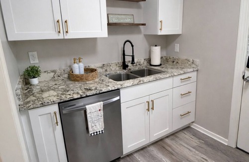 Mobile House | King Bed Fast WiFi Midtown Mobile Near Downtown & Hospitals