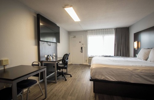 Henderson Hotel | King Bed No Smoking , No Pet