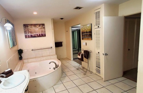 Holiday Island Condo | King Beds, Fireplace, Jacuzzi!